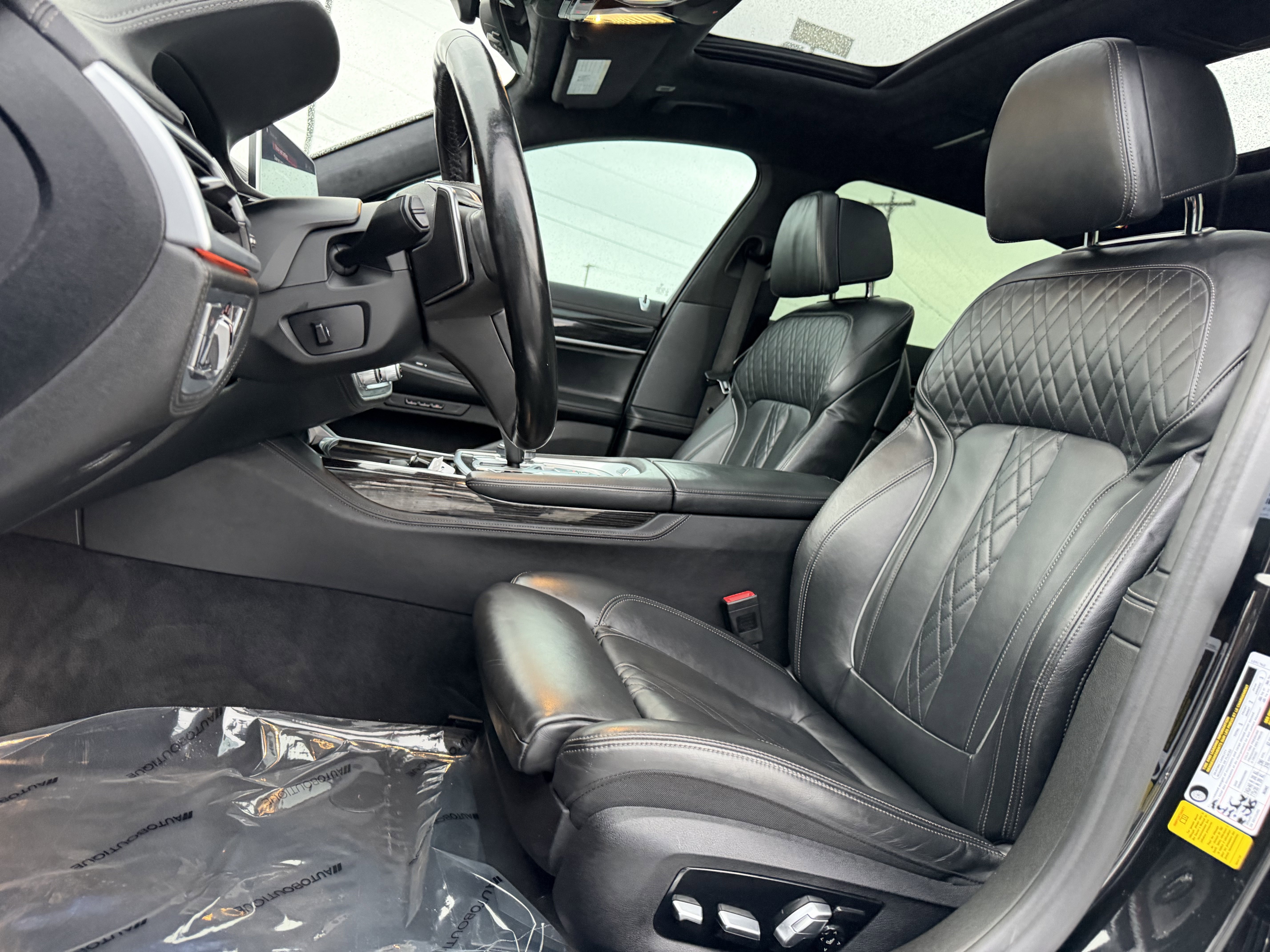 Used 2019 BMW 750i RWD image 32