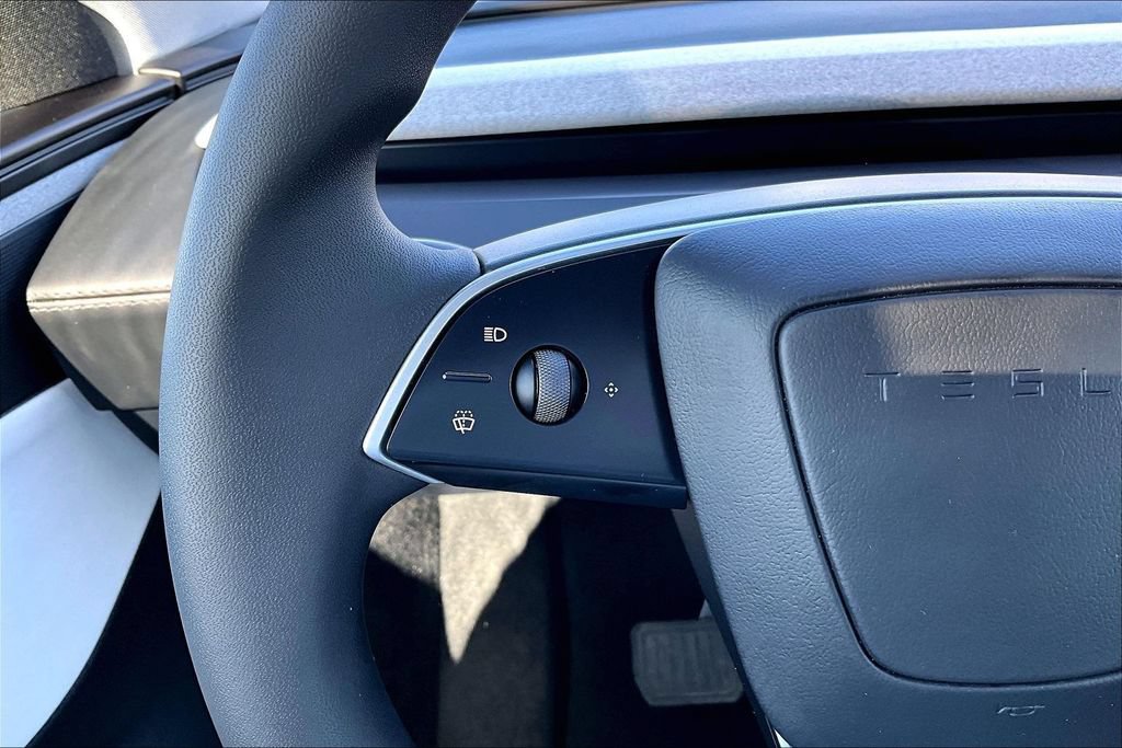 Used 2026 Tesla Model Y Long Range AWD/4WD image 18
