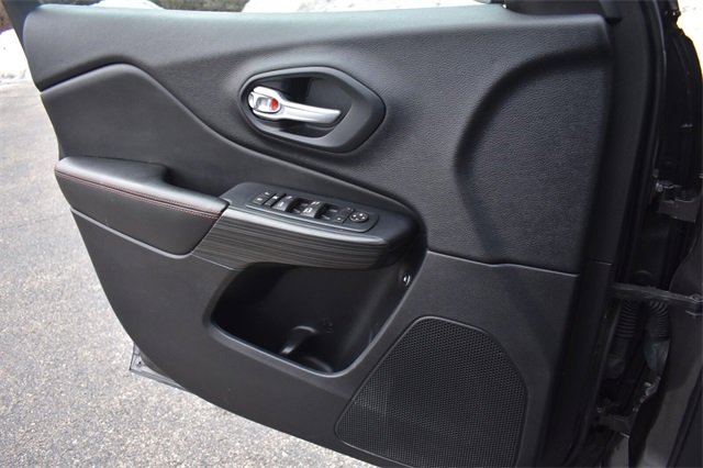 Used 2016 Jeep Cherokee Trailhawk w/ Comfort/Convenience Group image 35