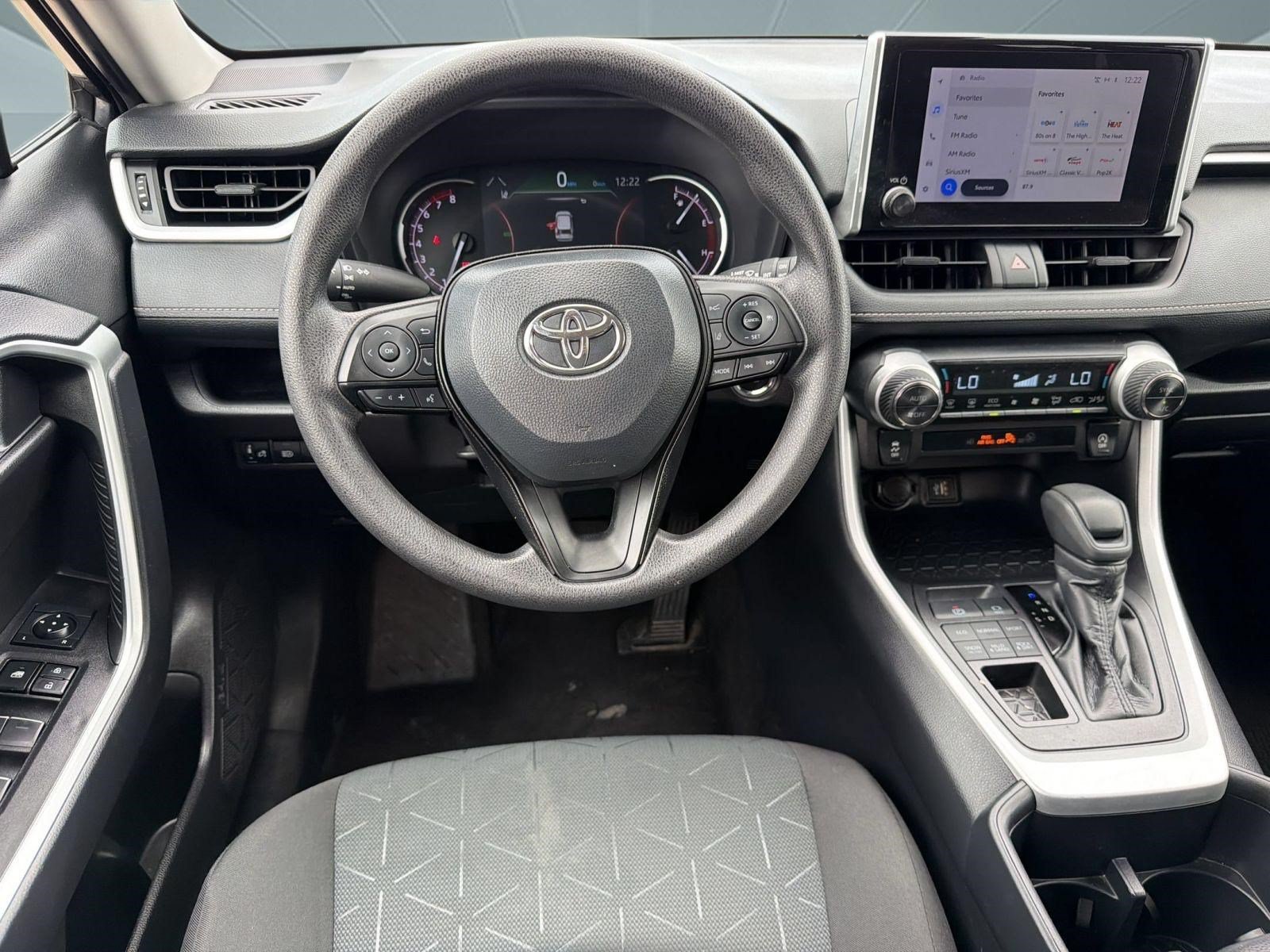 Used 2025 Toyota RAV4 XLE AWD/4WD image 27