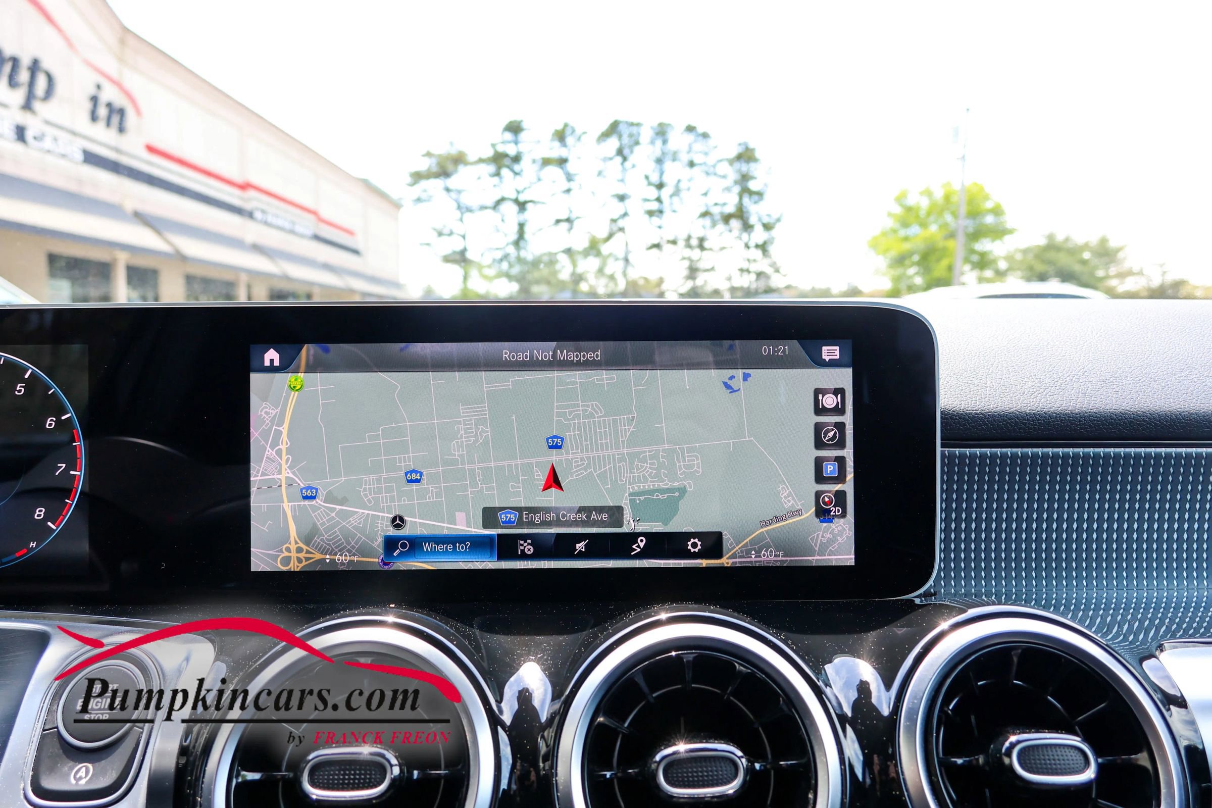 Used 2021 Mercedes-Benz GLB 250 4MATIC w/ Premium Package image 25