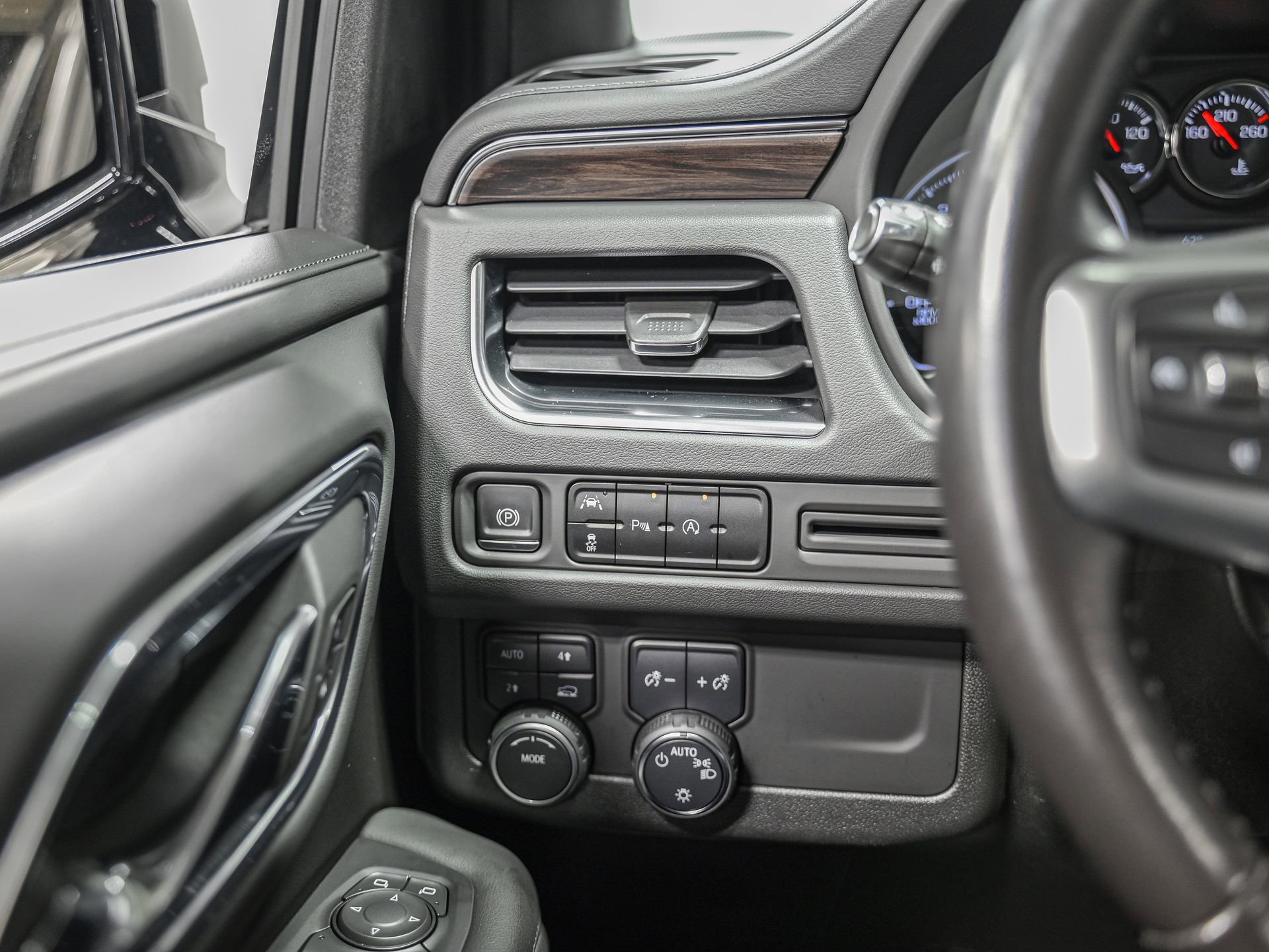 Used 2023 Chevrolet Suburban LS AWD/4WD image 18