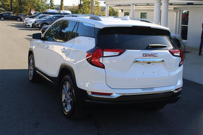 Used 2024 GMC Terrain SLT image 5
