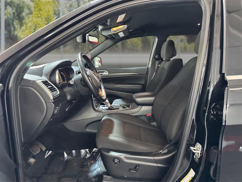 Used 2022 Jeep Grand Cherokee Laredo E AWD/4WD image 9