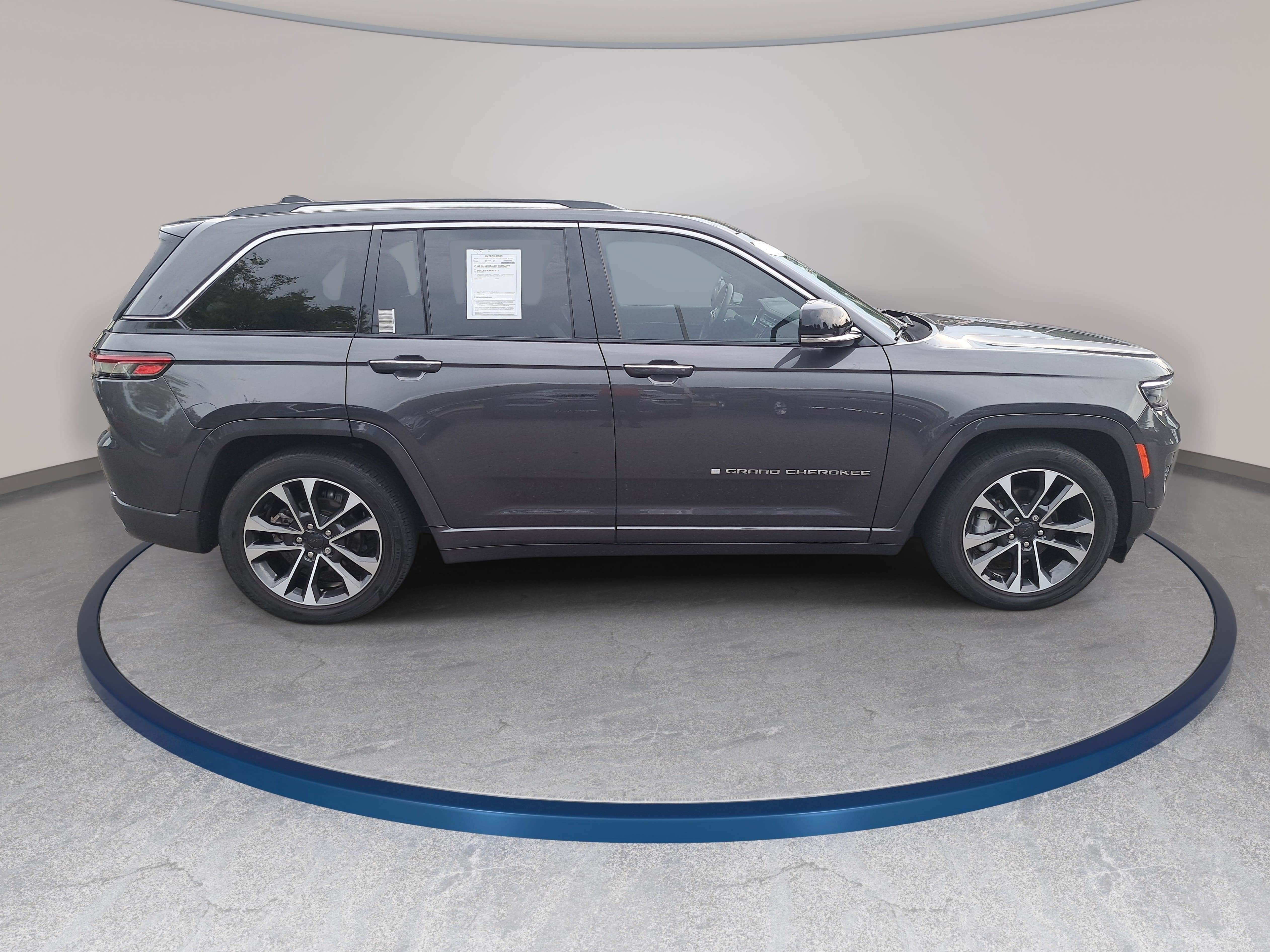 Used 2023 Jeep Grand Cherokee Overland w/ Adv Protech Group III AWD/4WD image 4