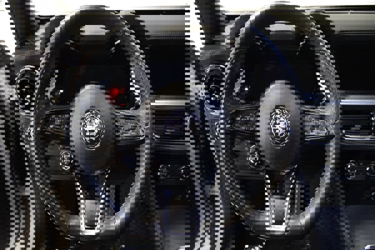 Used 2024 Alfa Romeo Stelvio Veloce image 44