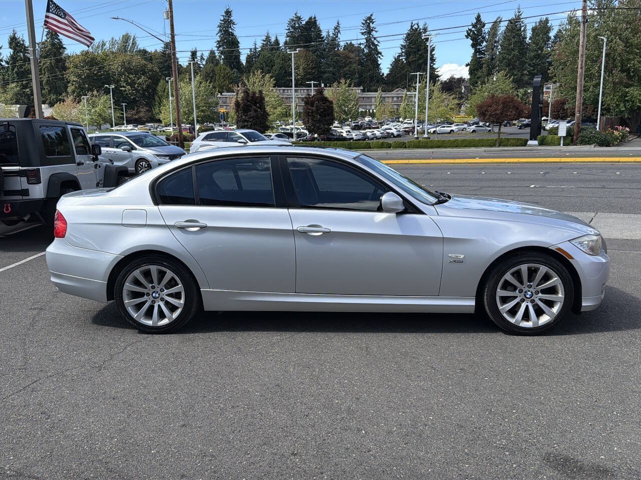 Used 2011 BMW 328i xDrive Sedan AWD/4WD image 10