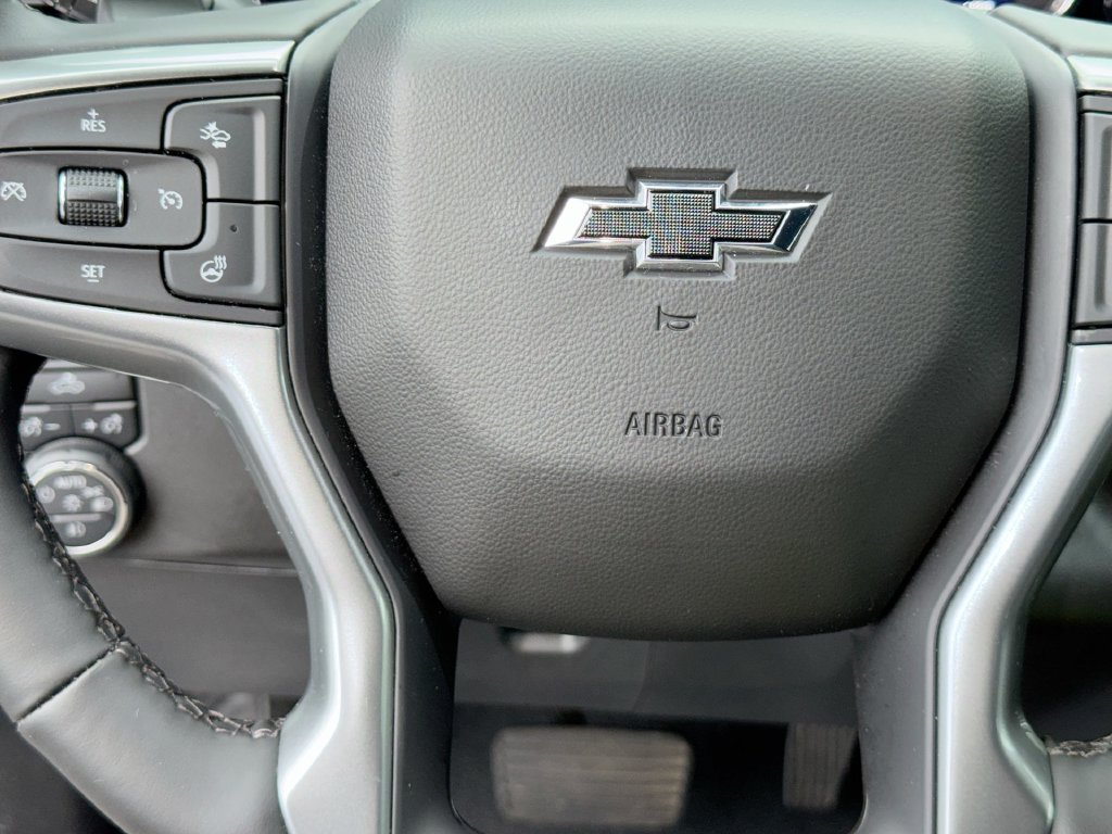 Used 2025 Chevrolet Silverado 1500 LT Trail Boss w/ LPO, Dark Essentials Package AWD/4WD image 17