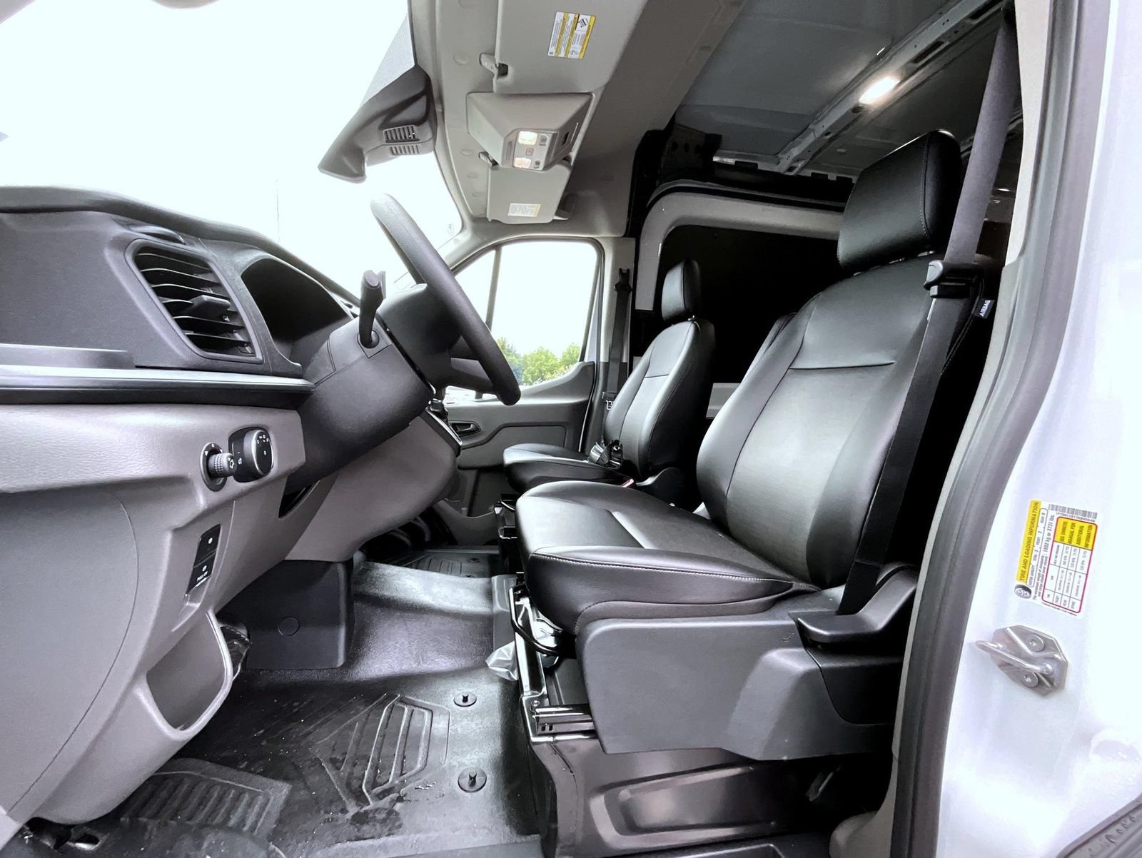 New 2026 Ford Transit 250 148 Medium Roof w/ Load Area Protection Package RWD image 11