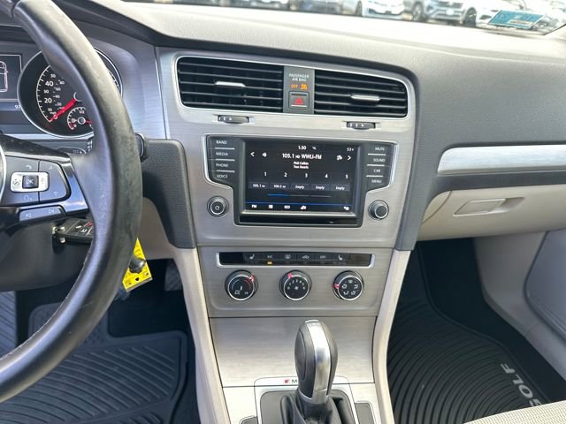 Used 2017 Volkswagen Golf S image 22