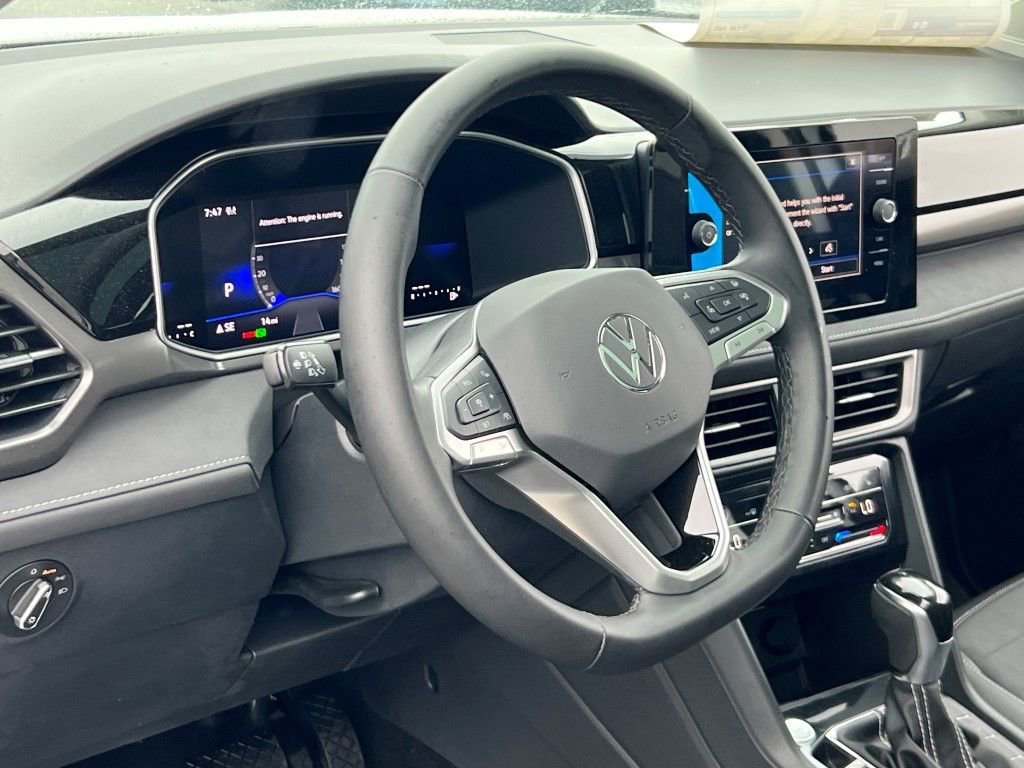 New 2025 Volkswagen Taos SE image 17