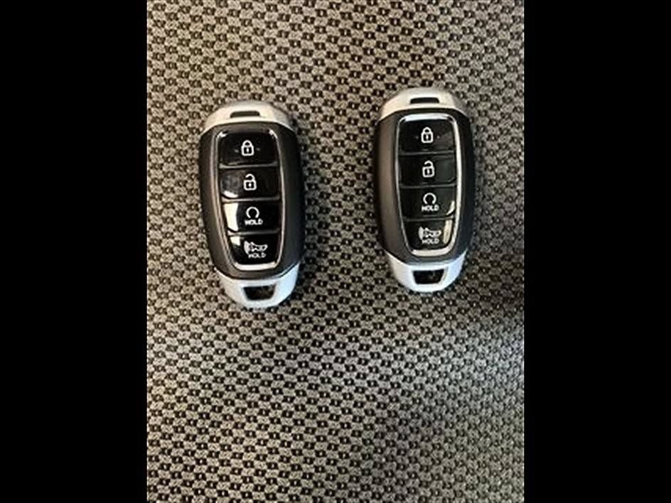Used 2024 Hyundai Venue Limited FWD image 9