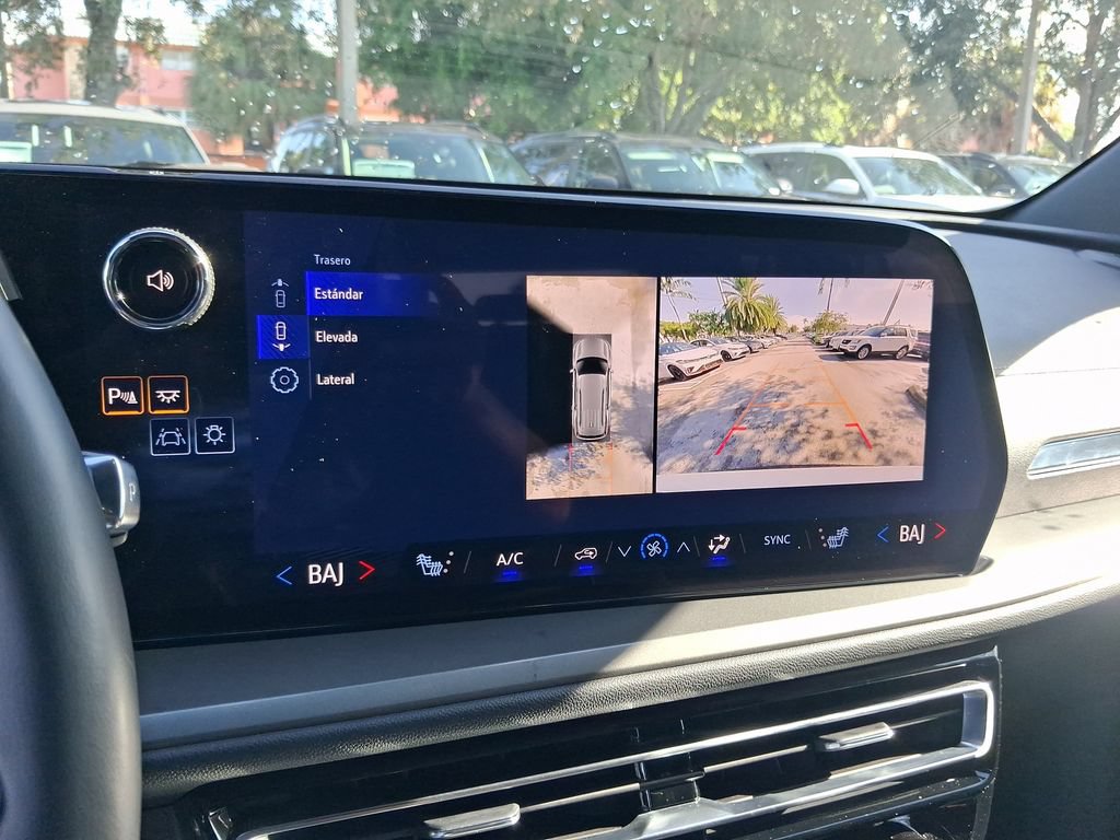 Used 2024 Chevrolet Traverse LS FWD image 25