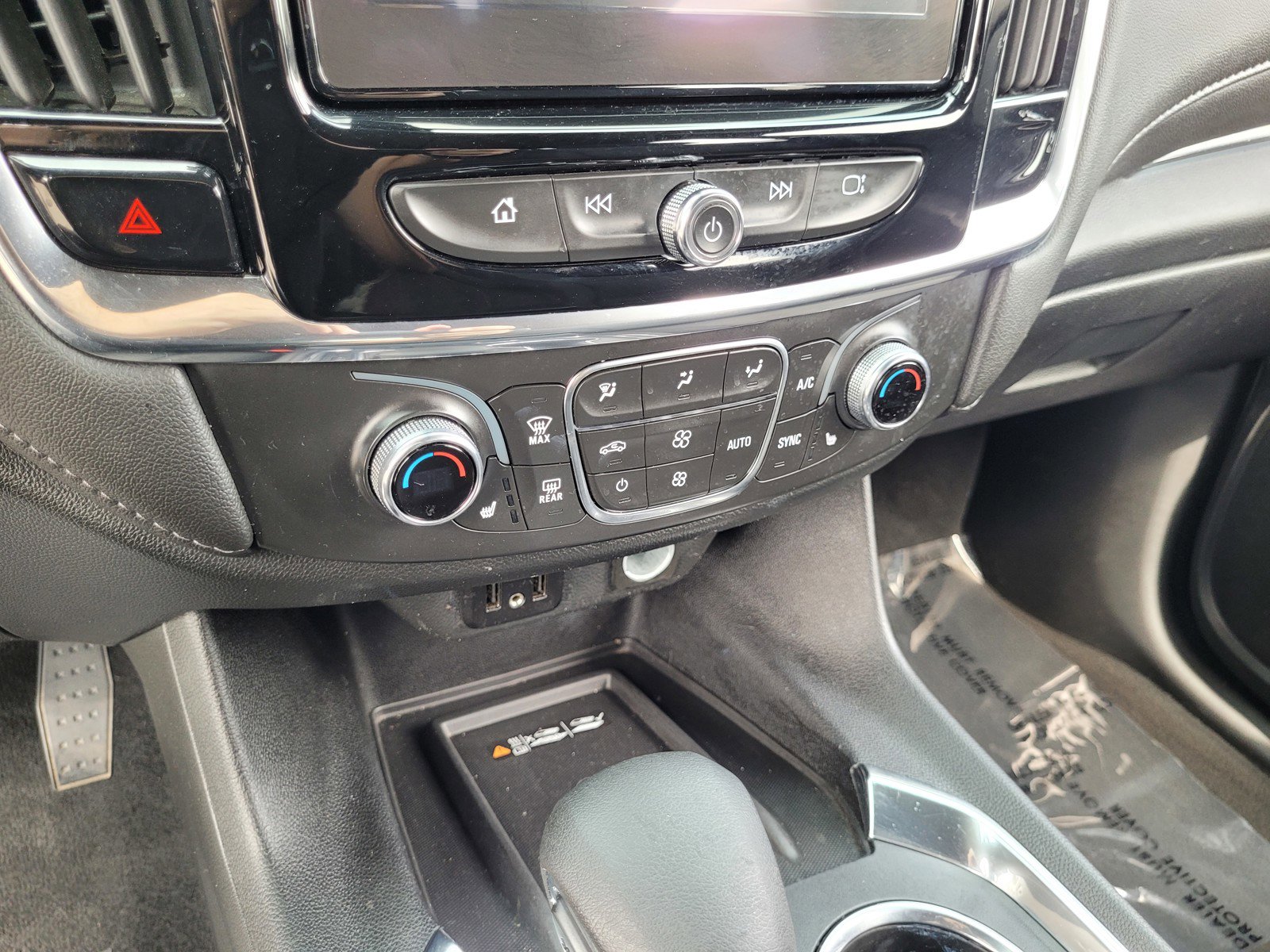 Used 2023 Chevrolet Traverse LT image 19