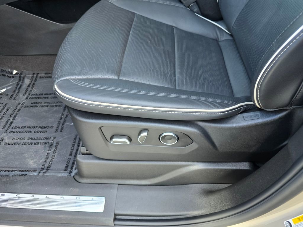 Used 2023 Cadillac Escalade Premium Luxury image 26