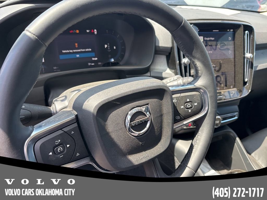 Used 2025 Volvo XC40 B5 Plus image 11