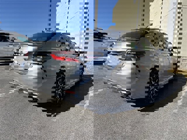 Used 2024 Toyota Camry SE image 10