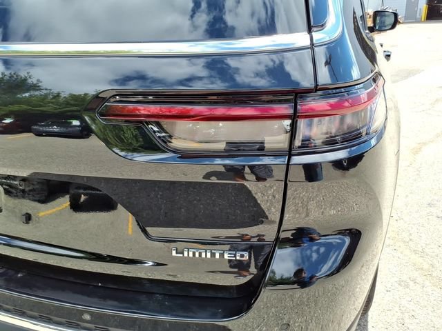 Used 2023 Jeep Grand Cherokee L Limited AWD/4WD image 11