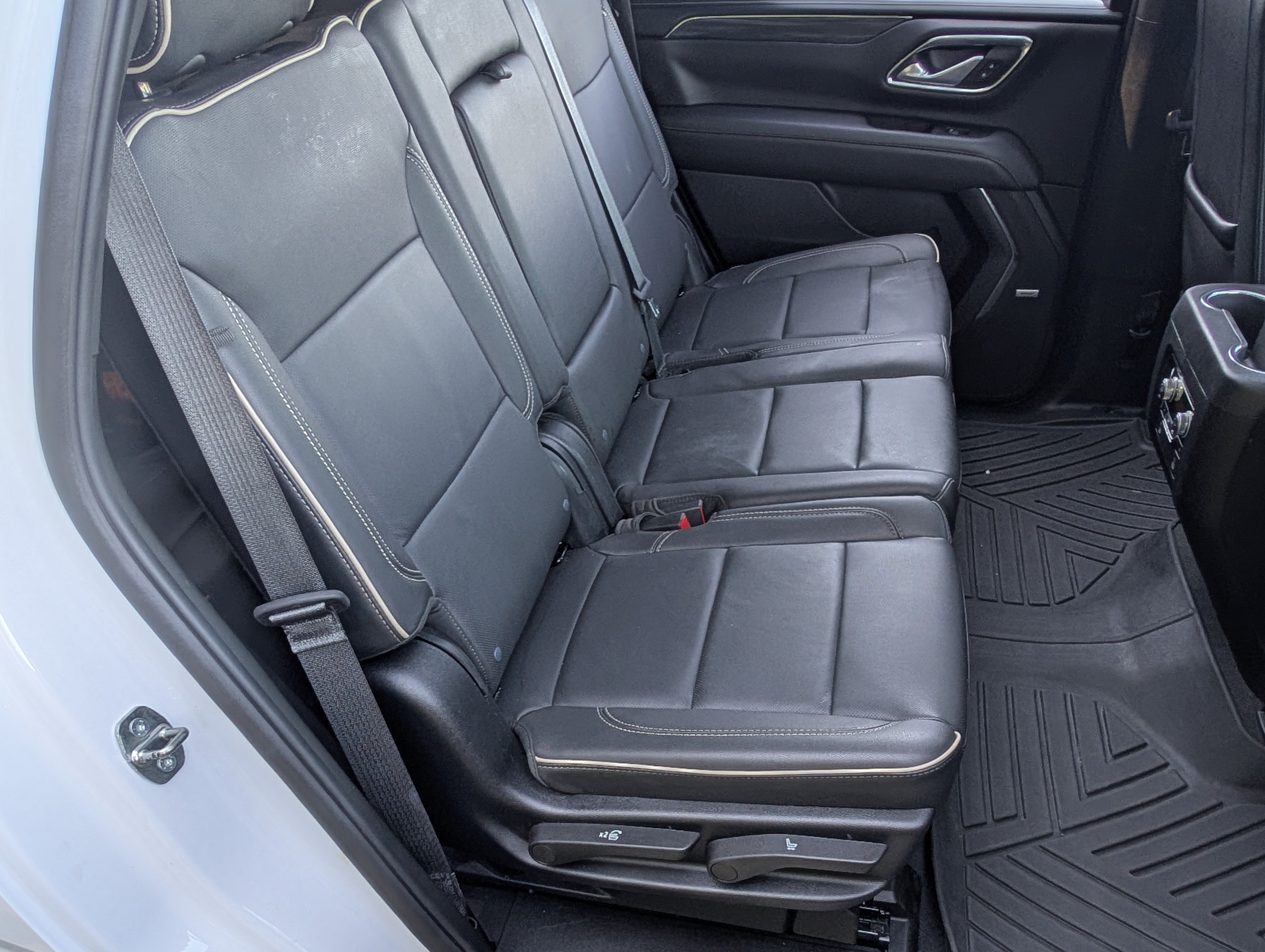 Used 2024 GMC Yukon SLT w/ SLT Premium Package AWD/4WD image 21