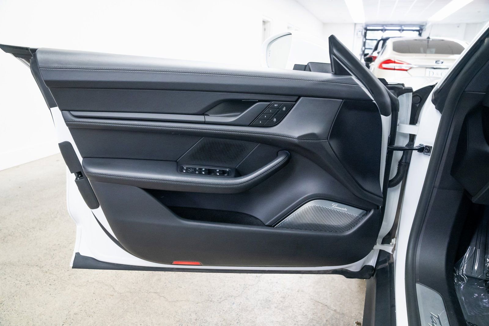 Used 2022 Porsche Taycan 4S image 17