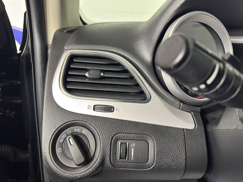 Used 2018 Dodge Journey SE image 15