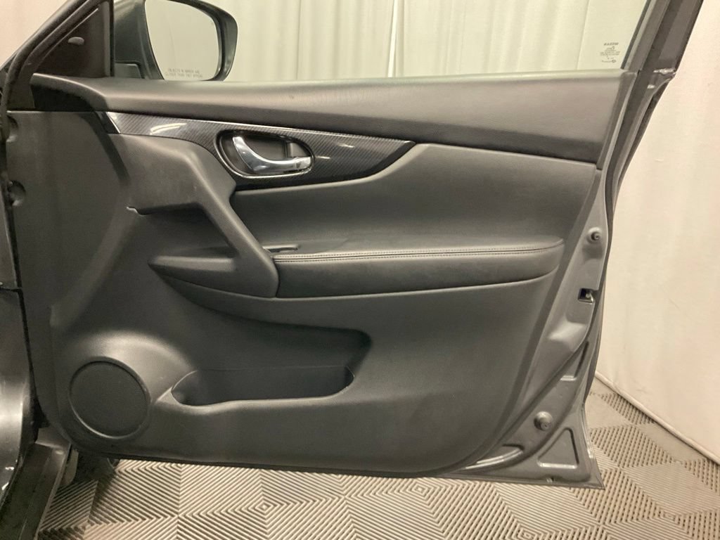 Used 2018 Nissan Rogue SL AWD/4WD image 30