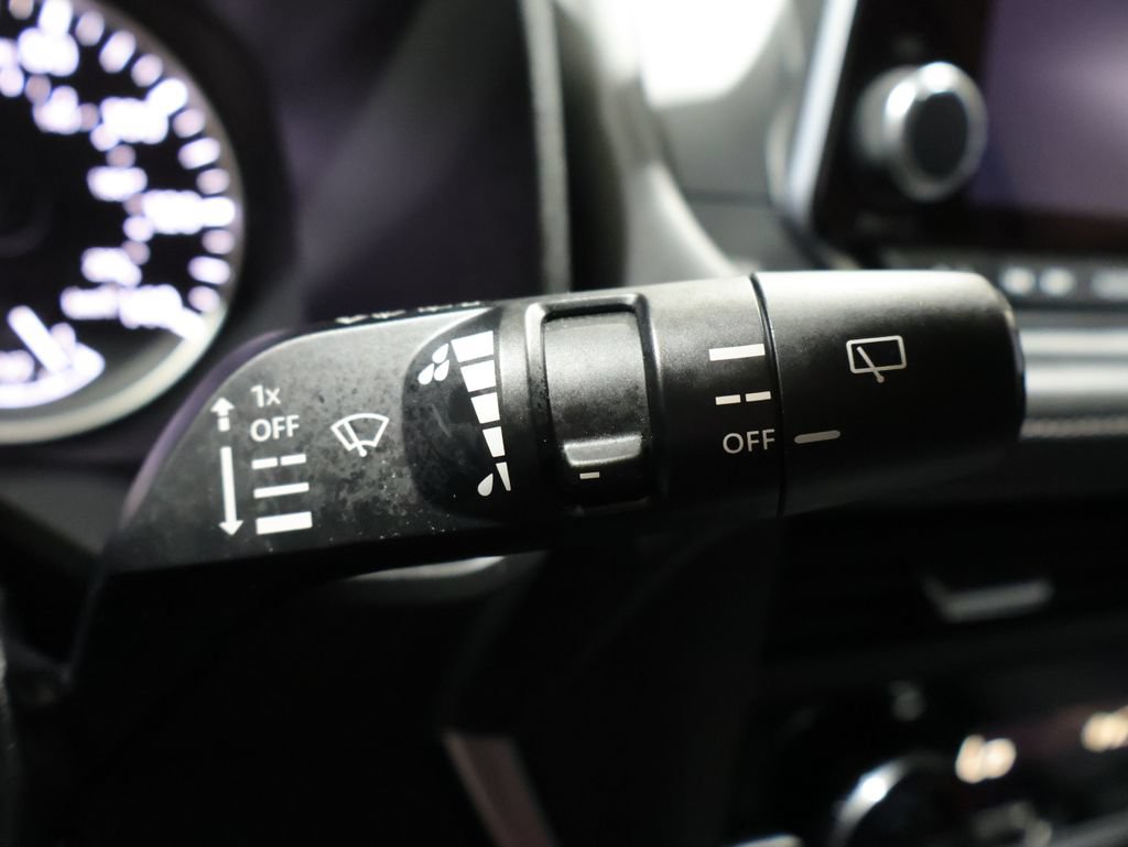 Used 2023 Nissan Rogue SV AWD/4WD image 34