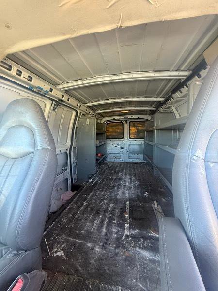 Used 2003 Chevrolet Express 1500 RWD image 11