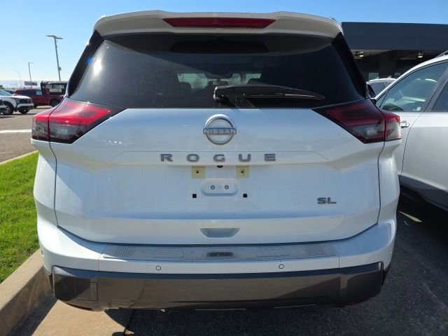 Used 2025 Nissan Rogue SL w/ Tech Package image 4