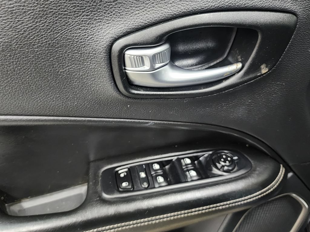 Used 2021 Jeep Compass Latitude FWD image 10