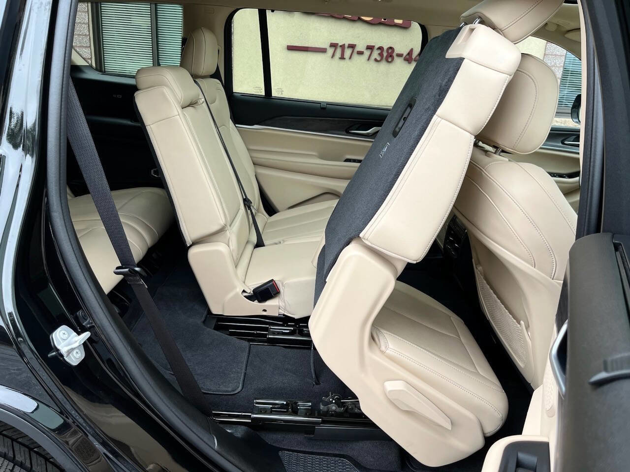 Used 2022 Jeep Grand Cherokee L Limited w/ Luxury Tech Group II image 11