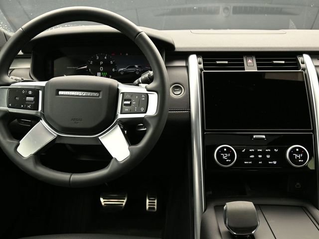 Used 2024 Land Rover Discovery Dynamic SE AWD/4WD image 11