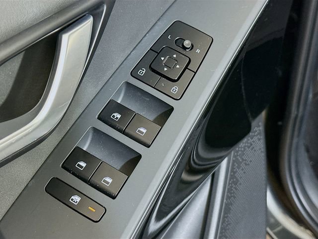 Used 2024 Kia Niro EX w/ EX Cold Weather Package FWD image 7