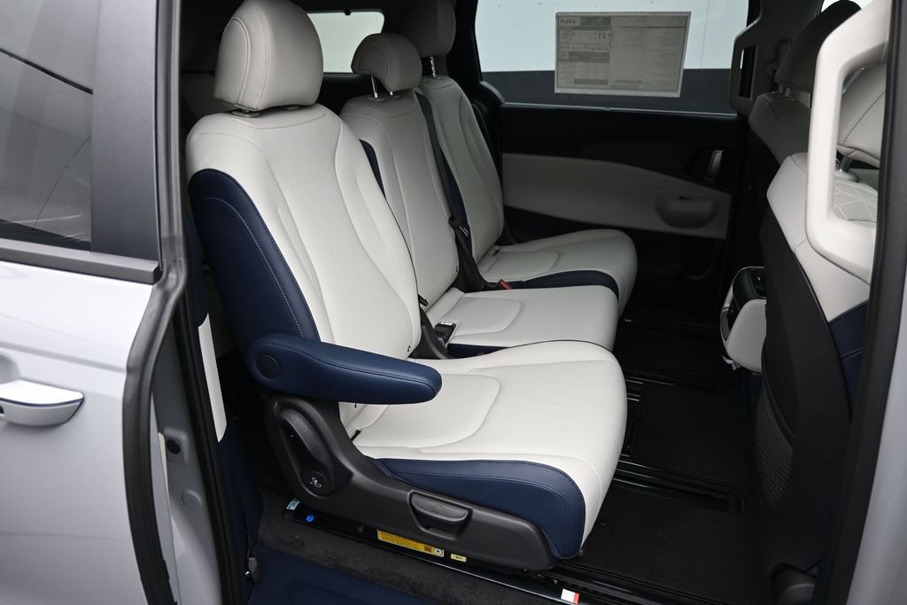 New 2026 Kia Carnival EX FWD image 25