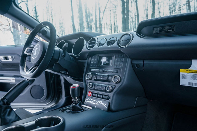 Used 2015 Ford Mustang Shelby GT350 image 40