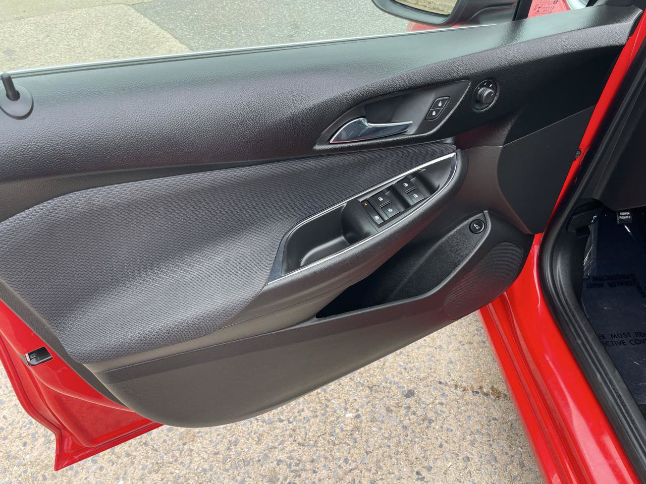 Used 2018 Chevrolet Cruze LT FWD image 30