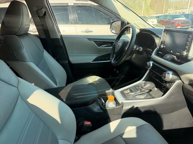 Used 2021 Toyota RAV4 XLE Premium image 12