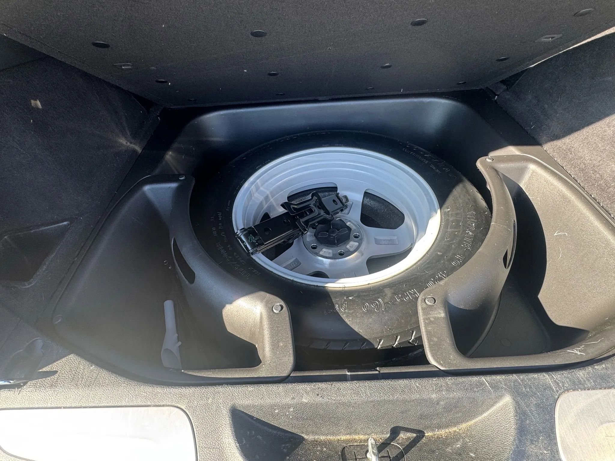 Used 2017 Jeep Grand Cherokee Limited w/ Luxury Group II image 28