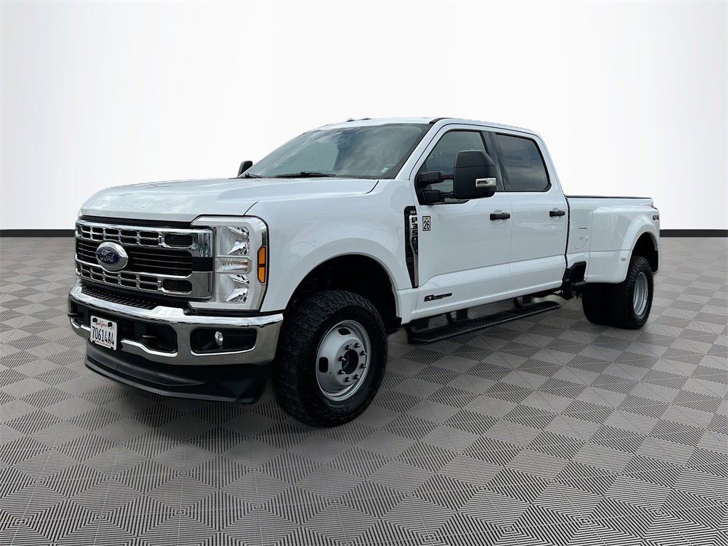 Used 2025 Ford F350 XLT image 3