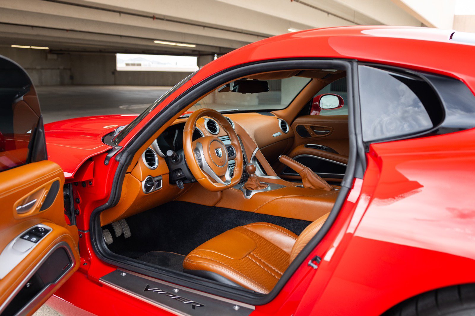 Used 2013 SRT Viper GTS w/ GTS Laguna Interior Pkg RWD image 2