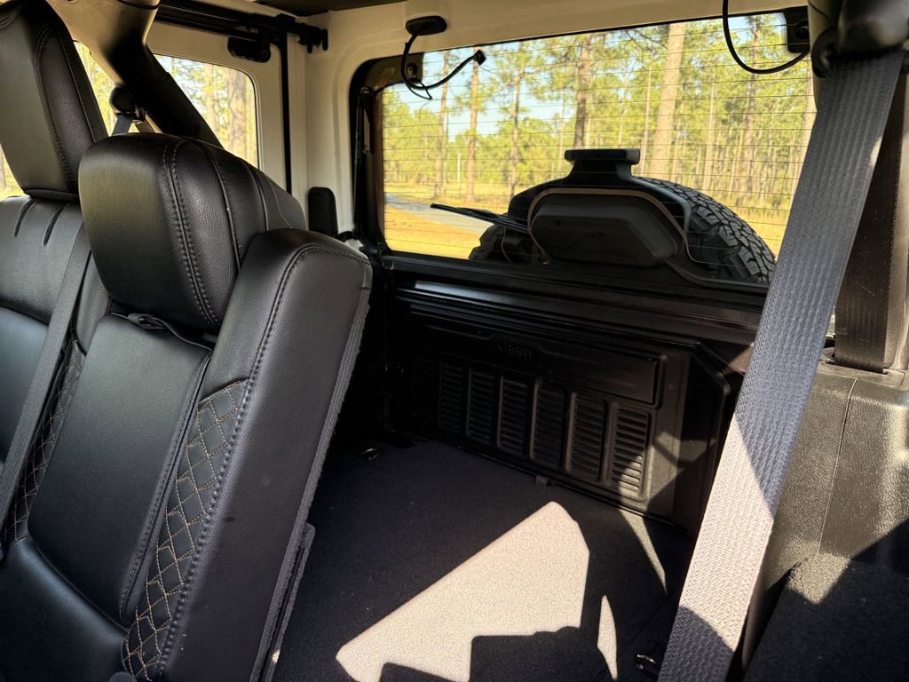 Used 2021 Jeep Wrangler Unlimited Sahara AWD/4WD image 31