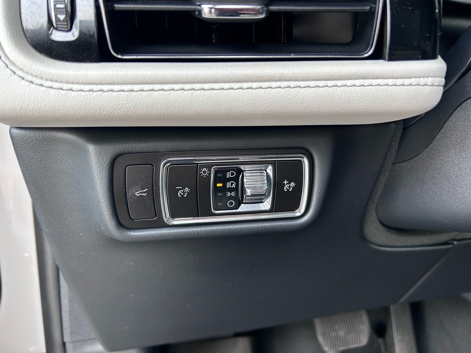 Used 2025 Lincoln Aviator AWD w/ Equipment Group 101A image 24
