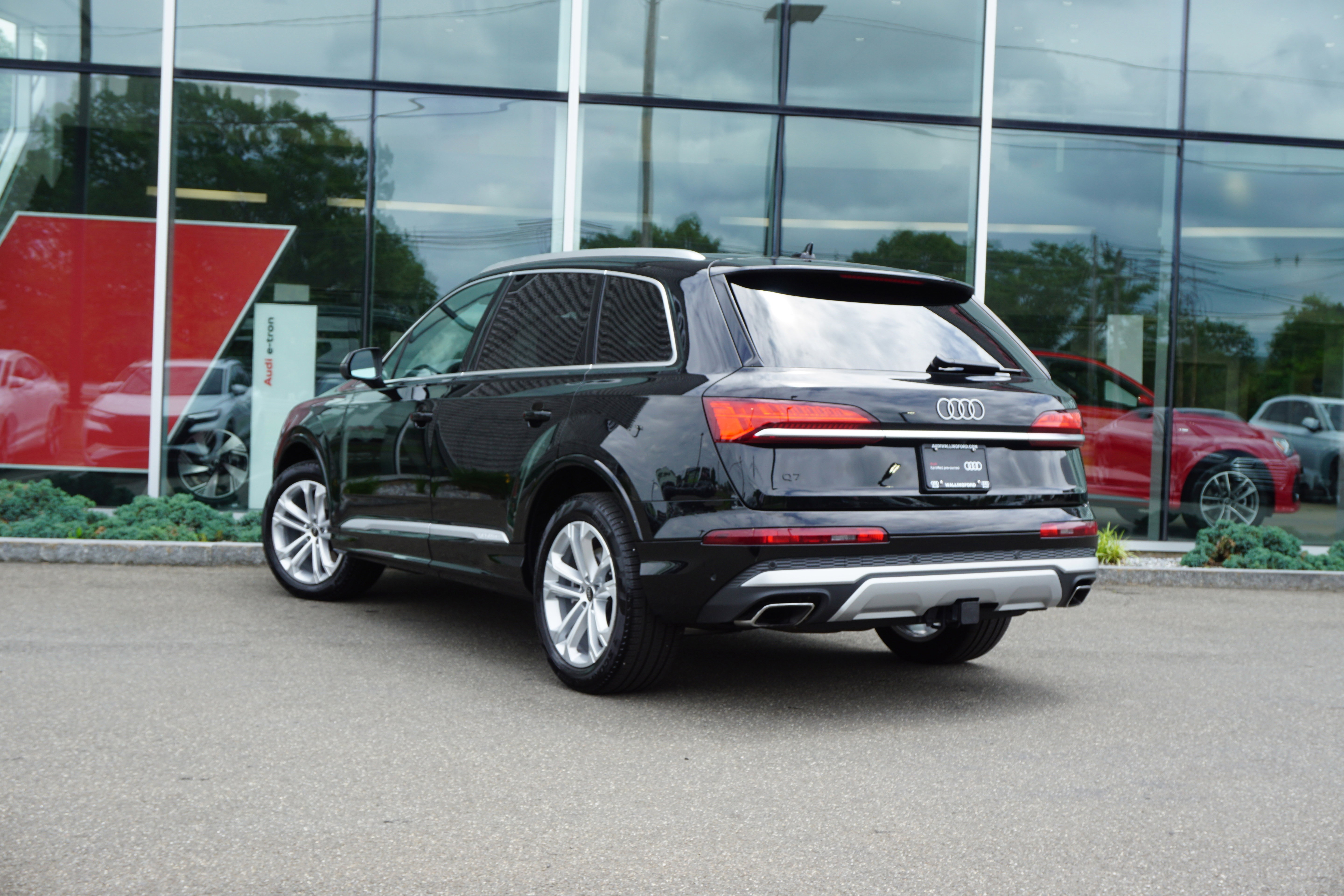 Certified 2025 Audi Q7 3.0T Premium Plus image 3