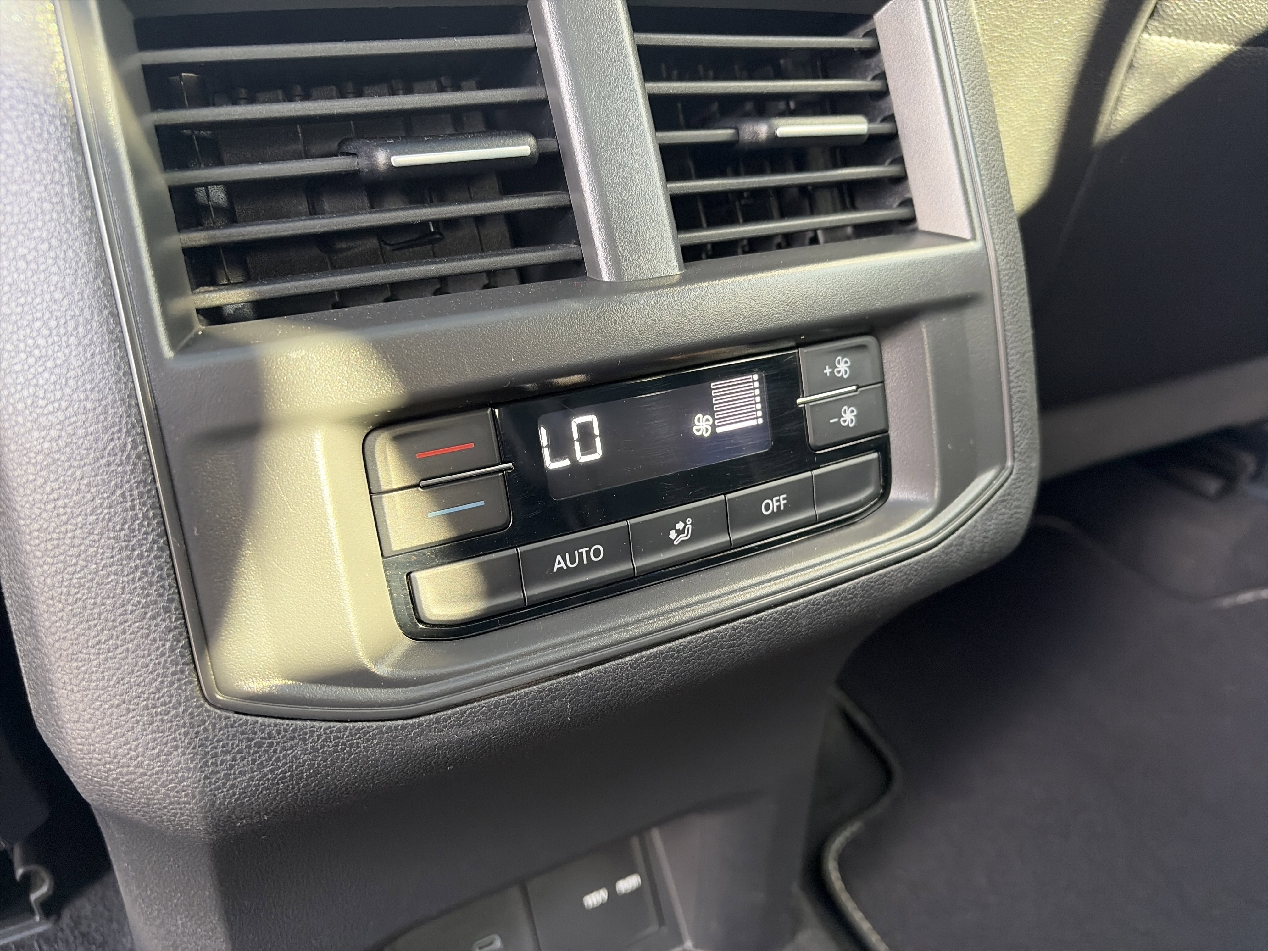 Used 2023 Volkswagen Atlas SE w/ Panoramic Sunroof Package image 23