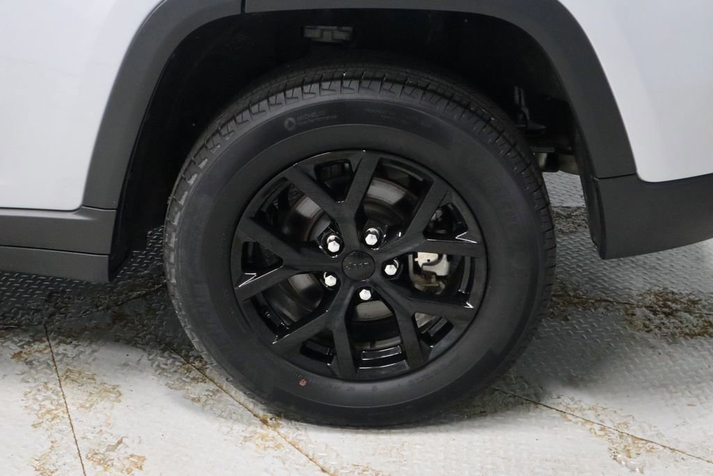 Used 2024 Jeep Grand Cherokee Altitude image 19