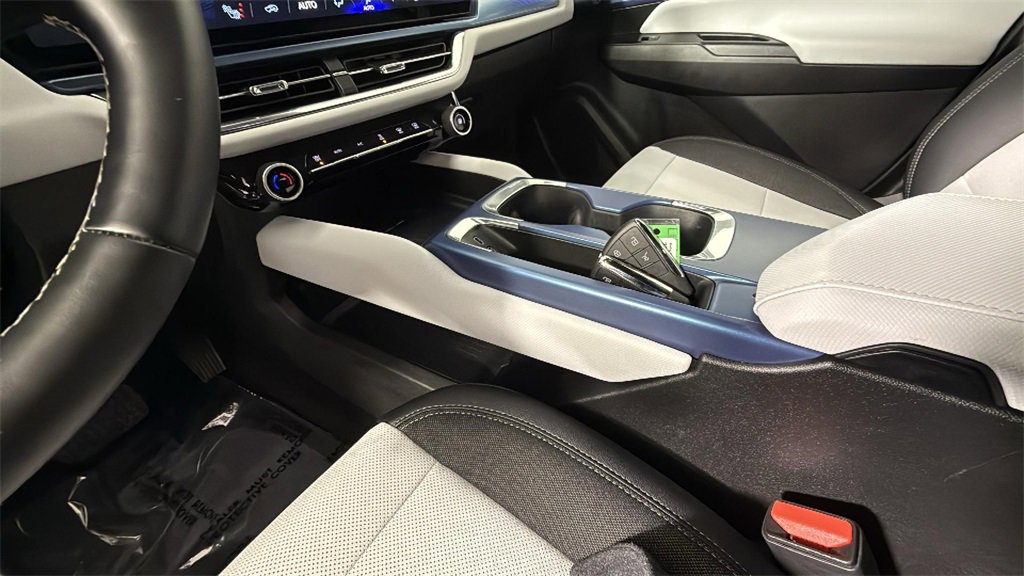 Used 2025 Chevrolet Equinox EV LT image 24