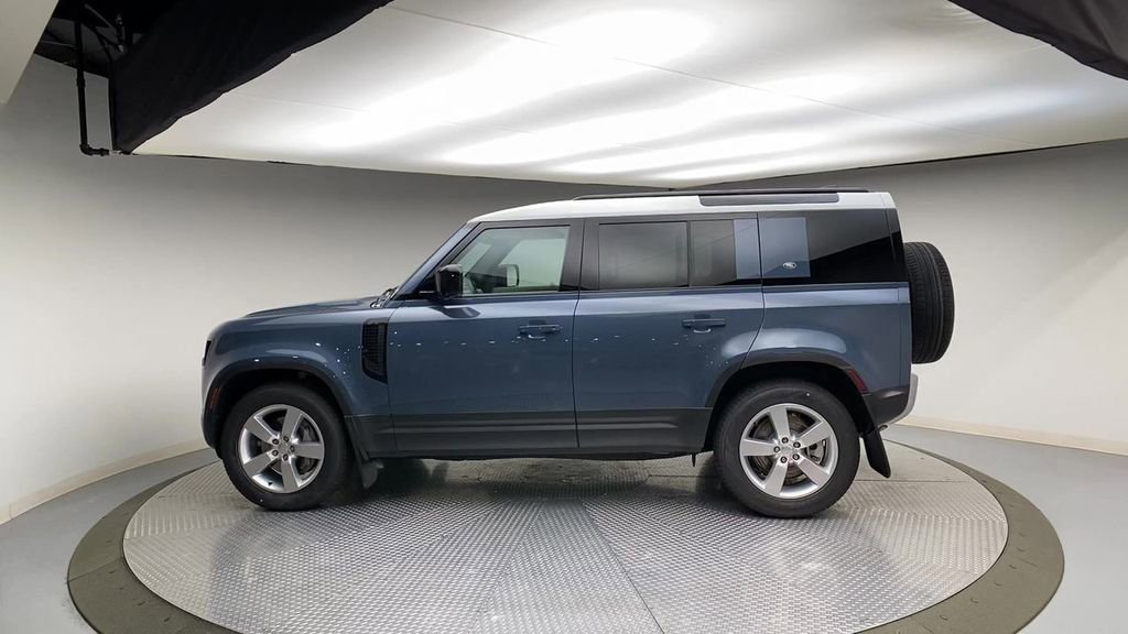 Certified 2023 Land Rover Defender 110 SE AWD/4WD image 5