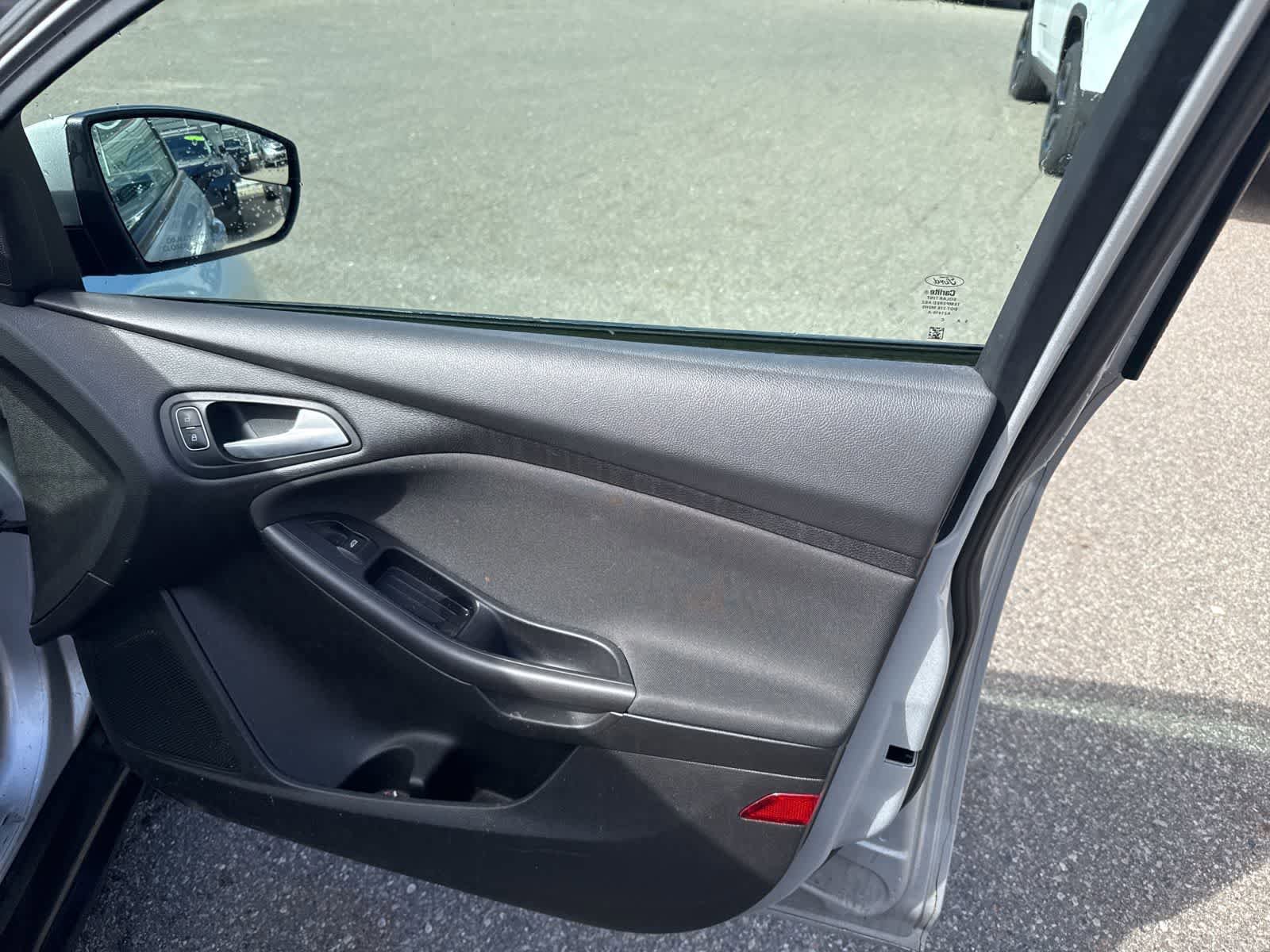 Used 2016 Ford Focus SE w/ Equipment Group 201A FWD image 26