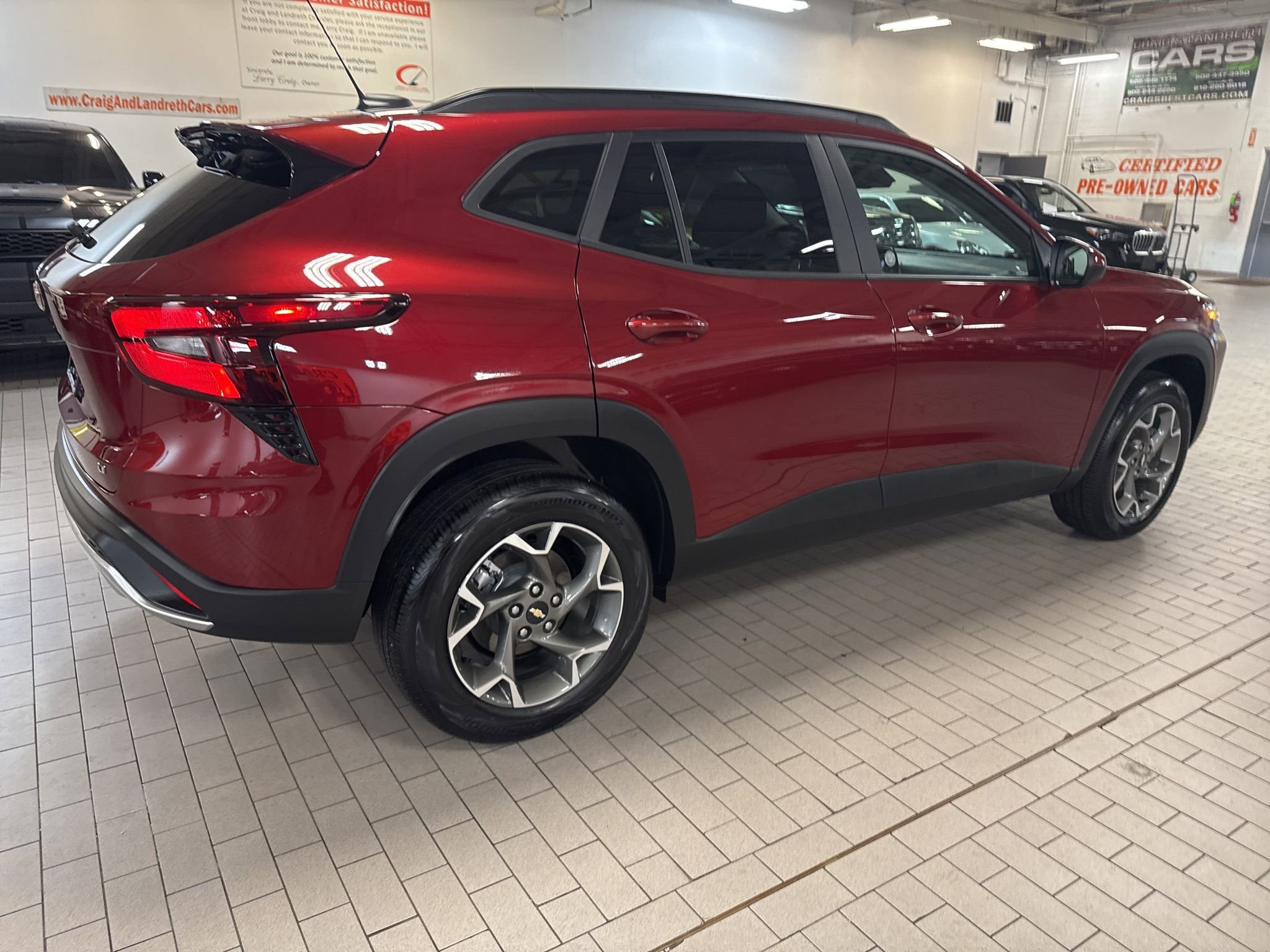 Used 2025 Chevrolet Trax LT w/ LT Convenience Package image 8