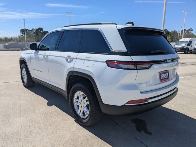 Used 2025 Jeep Grand Cherokee Laredo w/ MOPAR Finishing Package image 8